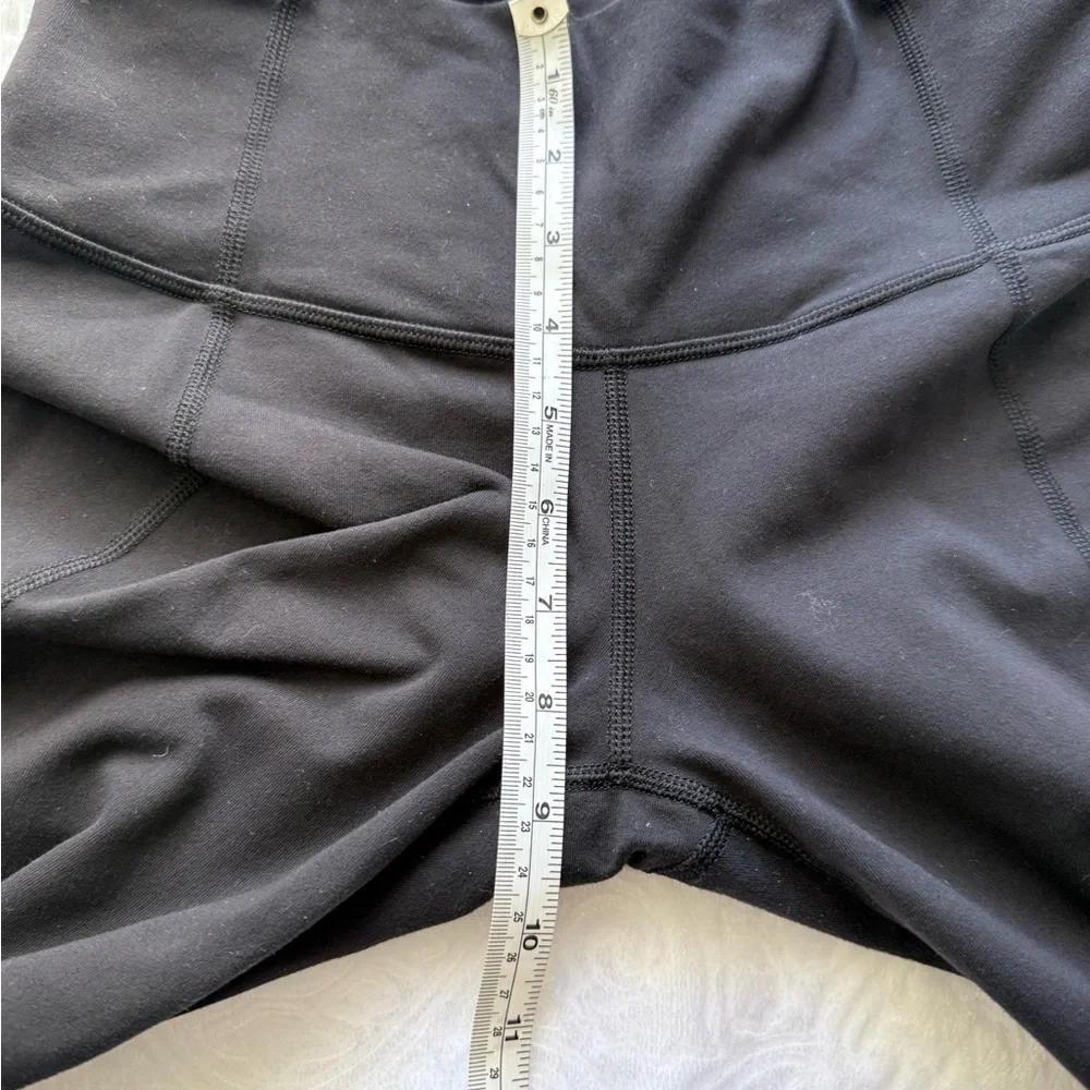 Lululemon Black Cropped Leggings Ruched Hem Size 4 - Picture 8 of 9